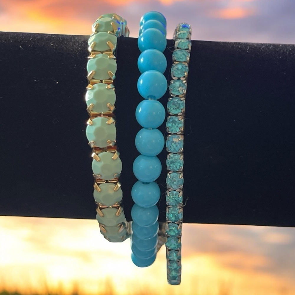 Bracelets💚🩵 Small Stretchy Bracelets - Picture 2 of 3